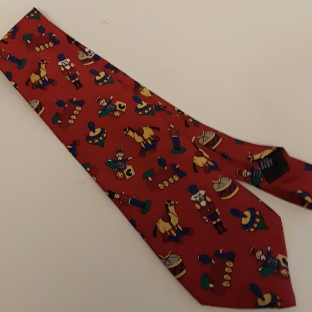 VINTAGE ULTRA CHRISTMAS COLLECTION - 100% SILK NECKTIE CLASSIC CHARACTER PATTERN